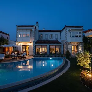 Han/Misafirhane Sedirli Ev, Alaçatı